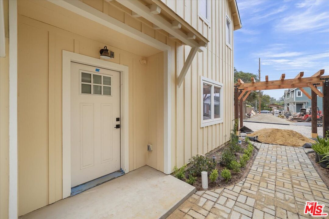 1317 Punta Gorda Street, Unit 11 Santa Barbara, CA 93103 - Photo 1 of 70