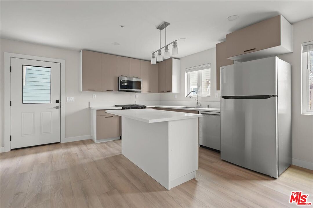 1317 Punta Gorda Street, Unit 11 Santa Barbara, CA 93103 - Photo 8 of 70