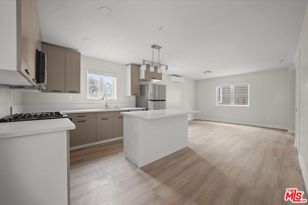 1317 Punta Gorda Street, Unit 11 Santa Barbara, CA 93103 - Photo 9 of 70