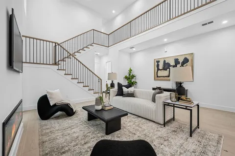 $589,900 | 812 West 10th Street, Dallas, TX 75208