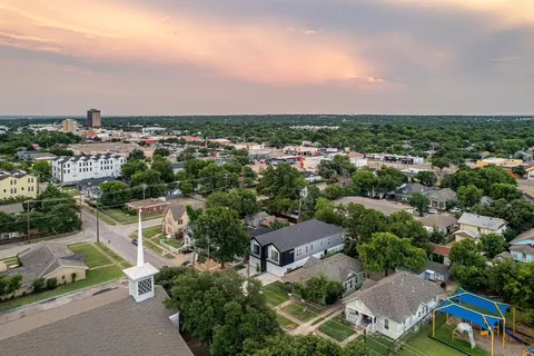 $589,900 | 812 West 10th Street, Dallas, TX 75208