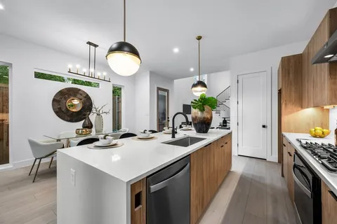 $589,900 | 812 West 10th Street, Dallas, TX 75208