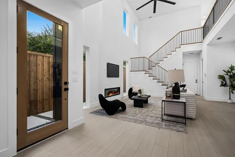 $589,900 | 812 West 10th Street, Dallas, TX 75208