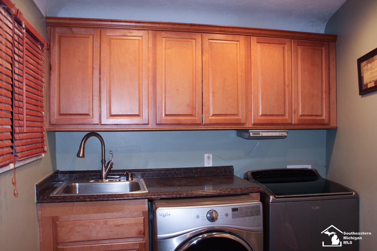 10506 Reeck Road Allen Park, MI 48101 - Photo 64 of 98 31342138-63.JPG