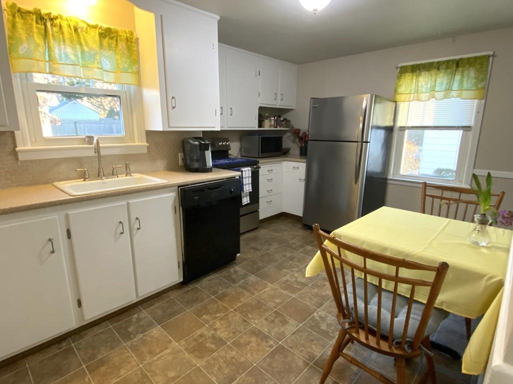 199 Powell Avenue Springfield, MA 01118 - Photo 3 of 31 Gallery Image 3