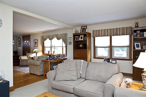 88 Thornton Road Waltham, MA 02453 - Photo 9 of 21 Gallery Image 9