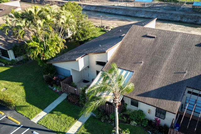 an aerial view of a house having yard