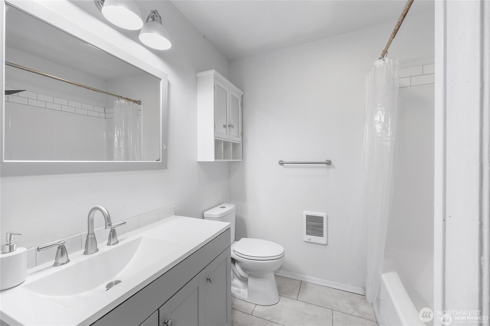 325 East Perry Street Aberdeen, WA 98520 - Photo 18 of 27 a bathroom with a toilet a sink and mirror