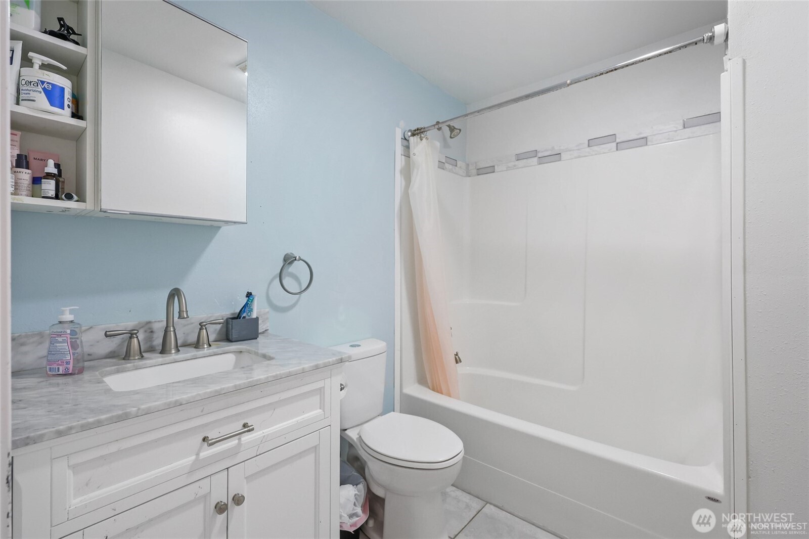 325 East Perry Street Aberdeen, WA 98520 - Photo 20 of 27 a bathroom with a granite countertop sink toilet and shower