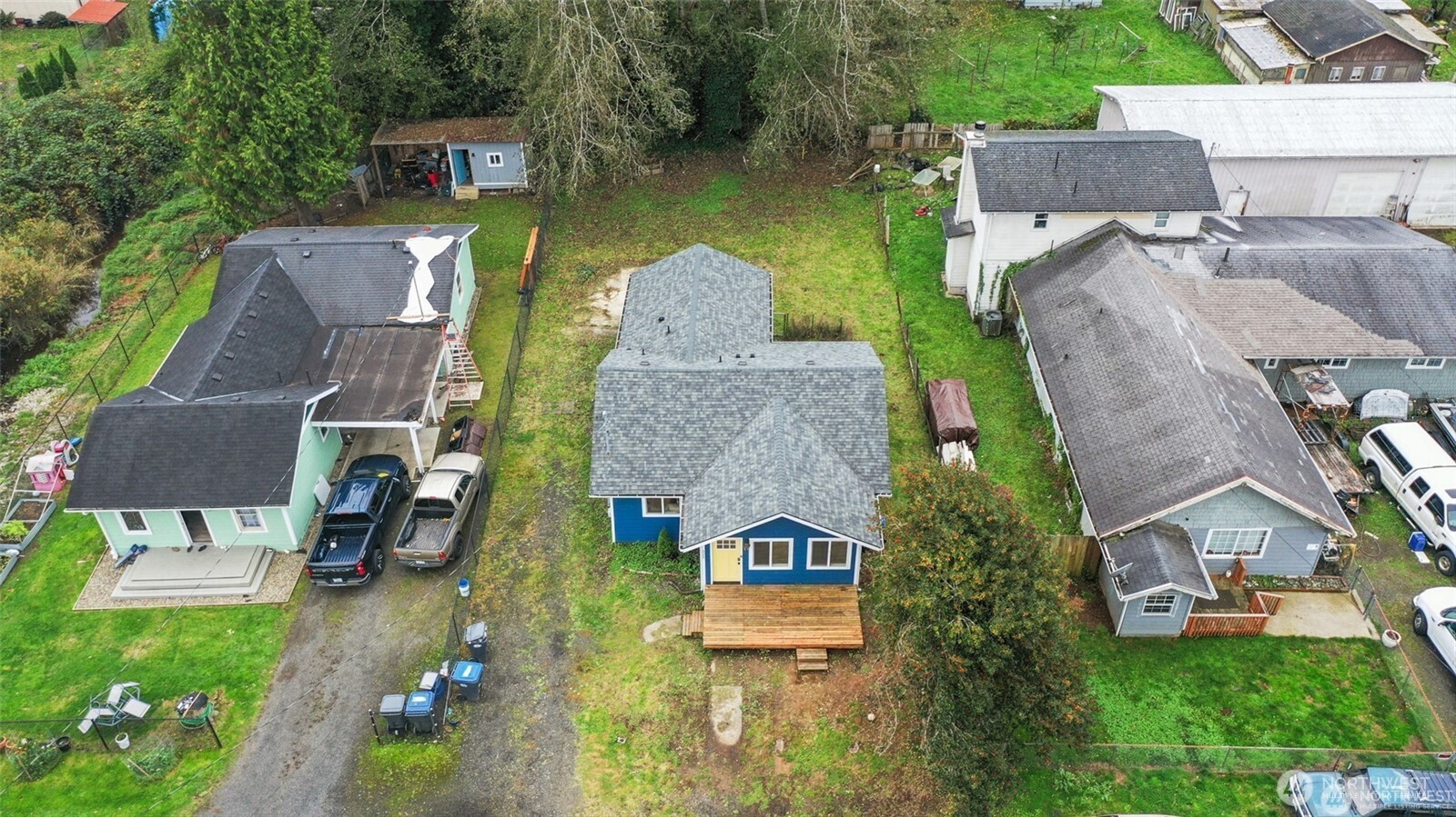 325 East Perry Street Aberdeen, WA 98520 - Photo 24 of 27 an aerial view of a house with outdoor space pool seating area and yard