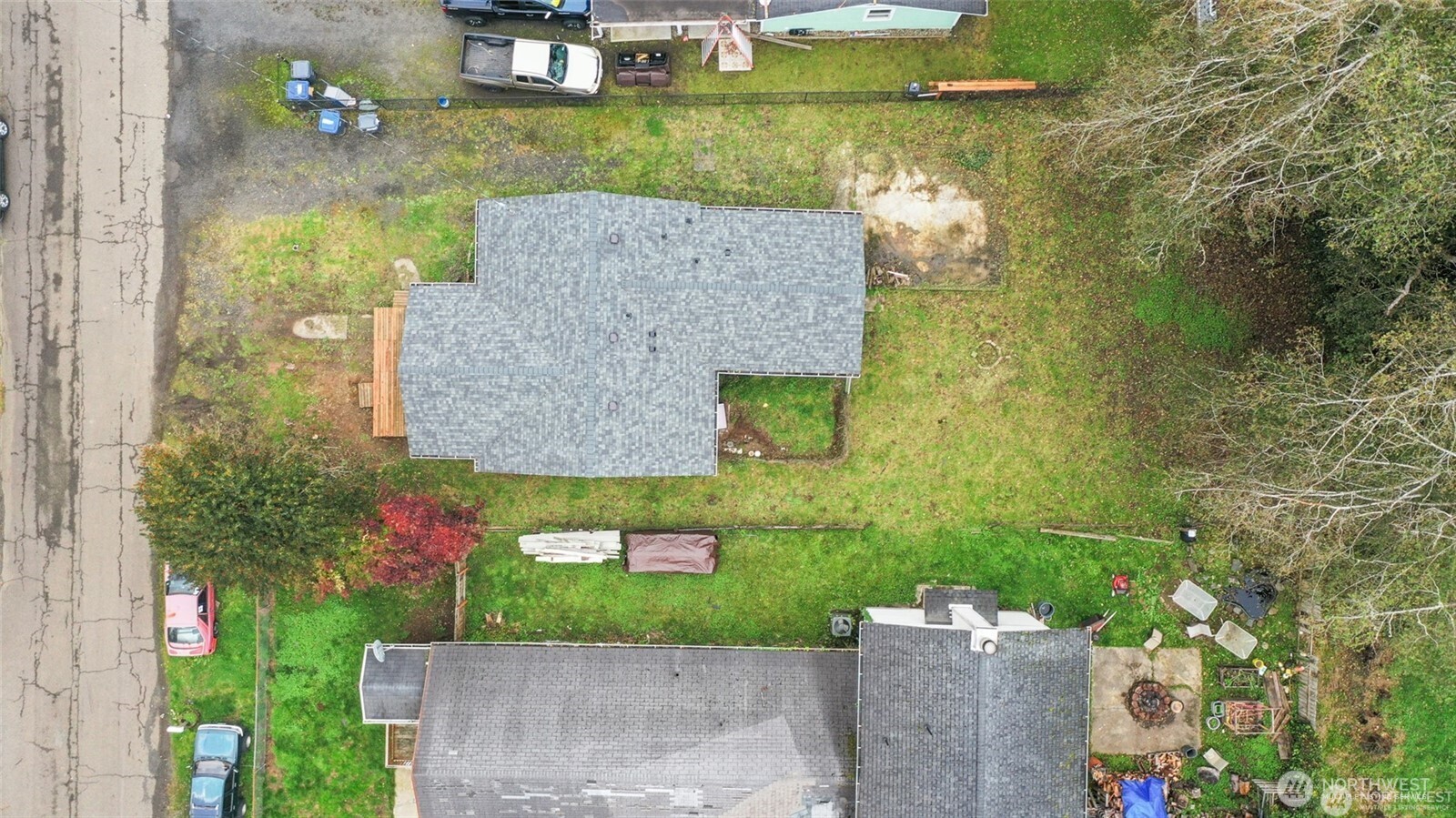 325 East Perry Street Aberdeen, WA 98520 - Photo 25 of 27 an aerial view of a house with a yard