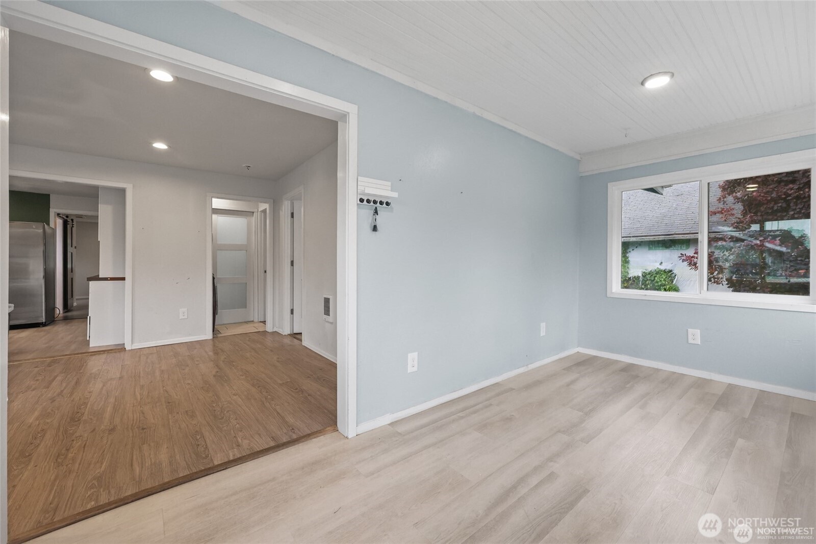 325 East Perry Street Aberdeen, WA 98520 - Photo 8 of 27 wooden floor in an empty room with a window