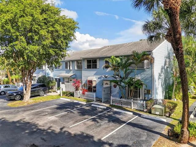 $2,550 | 1921 Northeast 15th Avenue, Fort Lauderdale, FL 33305