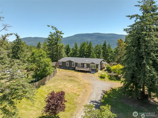 a swimming pool with mountain view