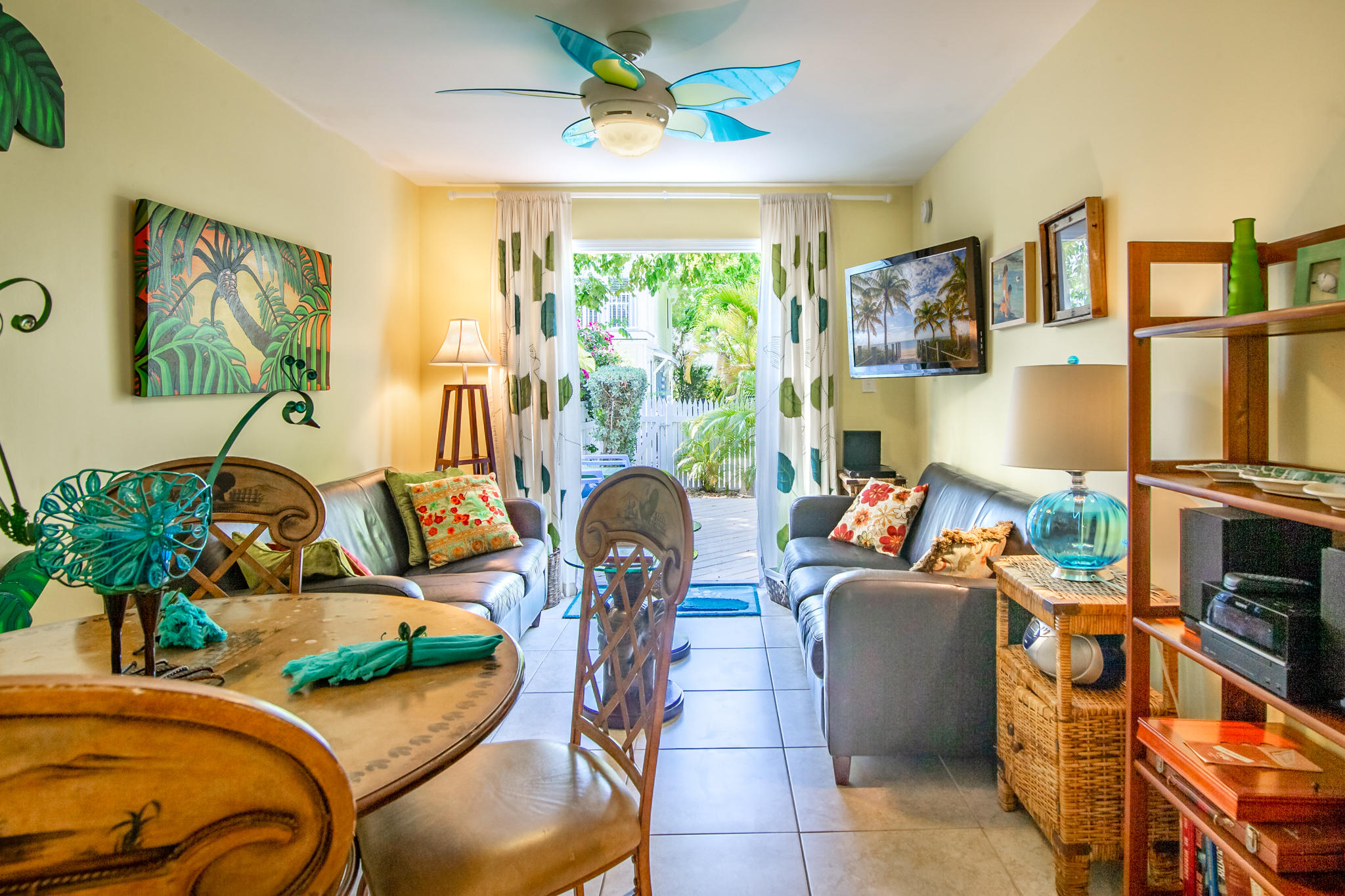 102 Southard Street, Unit 2 Key West, FL 33040 - Photo 2 of 25 a living room filled with furniture