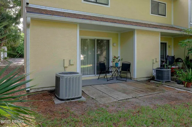 $1,375 | 480 Reed Canal Road, Unit 13, South Daytona, FL 32119