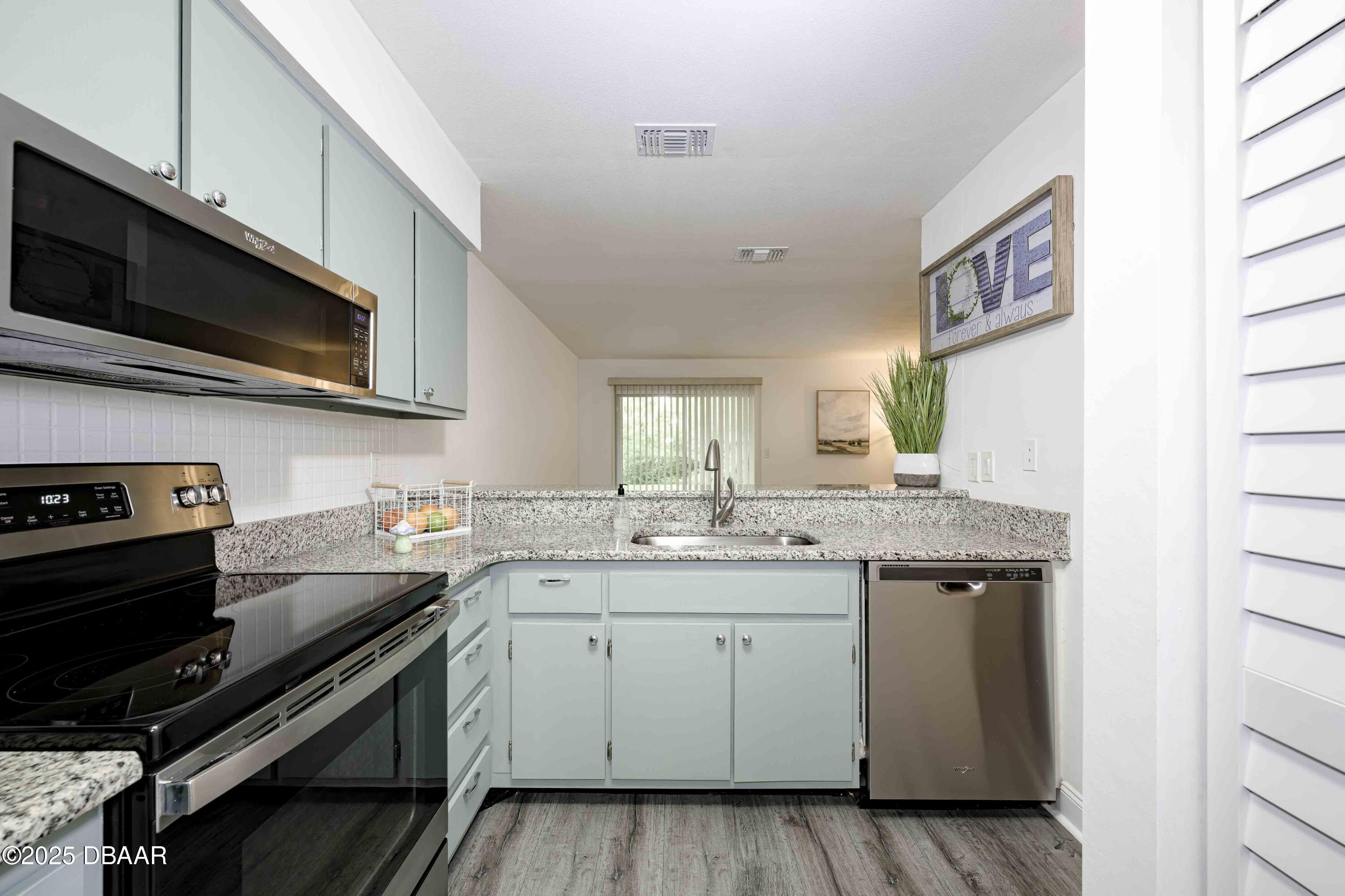 480 Reed Canal Road, Unit 13 South Daytona, FL 32119 - Photo 5 of 16 480 Reed Canal Rd #13-8