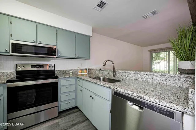 $1,375 | 480 Reed Canal Road, Unit 13, South Daytona, FL 32119