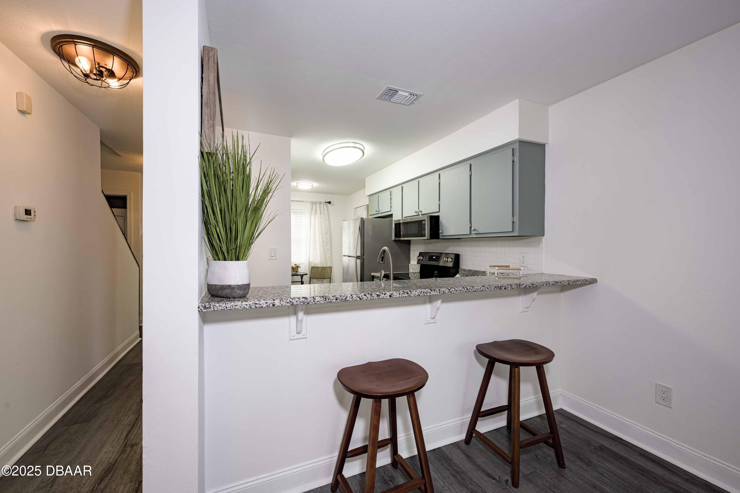 480 Reed Canal Road, Unit 13 South Daytona, FL 32119 - Photo 7 of 16 480 Reed Canal Rd #13-10