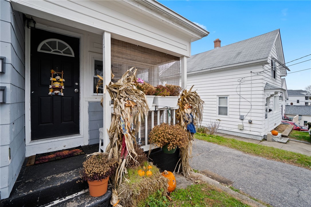 51 Willow Street Coventry, RI 02816 - Photo 4 of 33