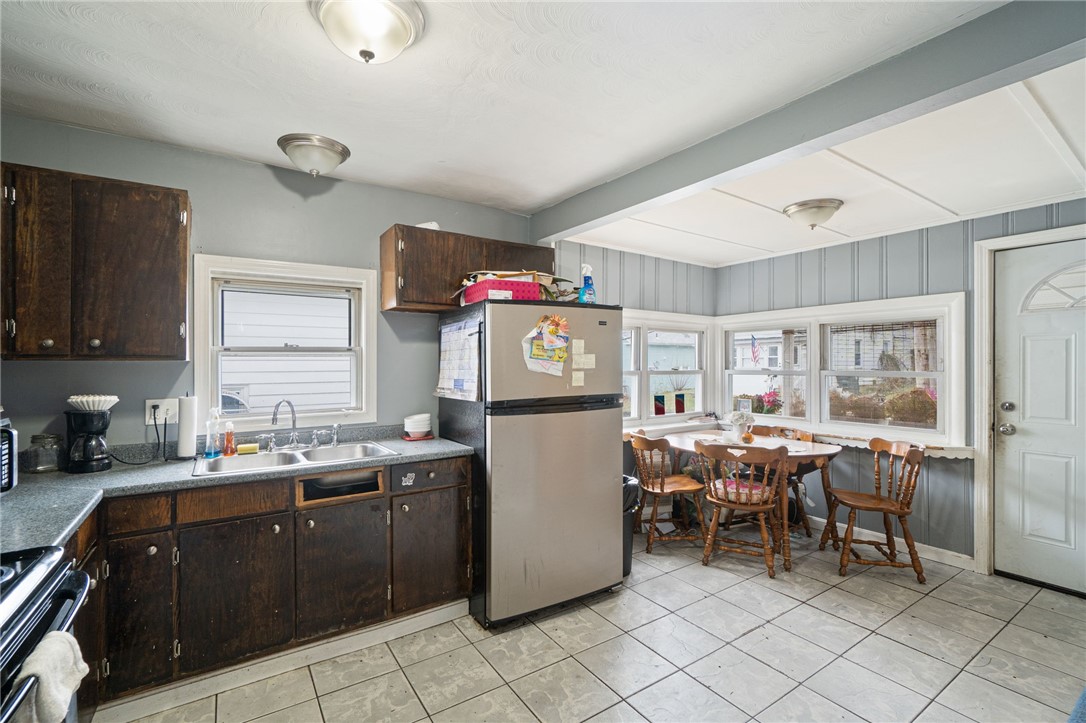 51 Willow Street Coventry, RI 02816 - Photo 6 of 33