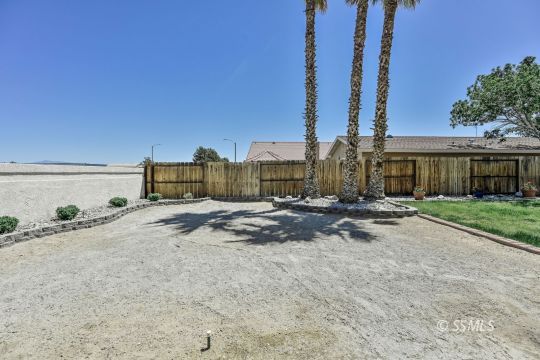 1260 Arroyo Street Ridgecrest, CA 93555 - Photo 39 of 44 a view of a terrace with sitting area