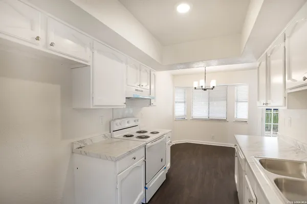 $1,800 | 7506 Lincoln Village Drive, San Antonio, TX 78244
