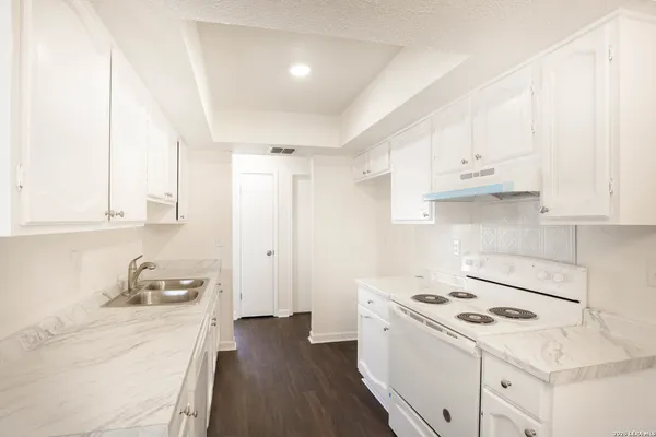 $1,800 | 7506 Lincoln Village Drive, San Antonio, TX 78244
