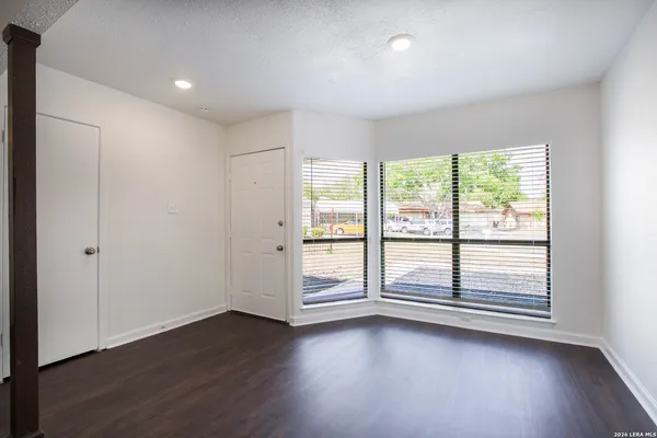 $1,800 | 7506 Lincoln Village Drive, San Antonio, TX 78244