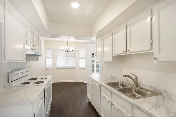 $1,800 | 7506 Lincoln Village Drive, San Antonio, TX 78244