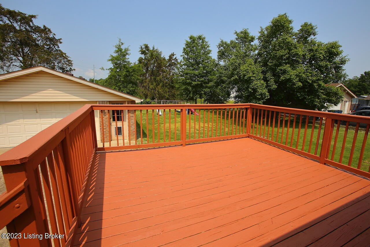 159 Howlett Drive Shepherdsville, KY 40165 - Photo 28 of 35 Deck