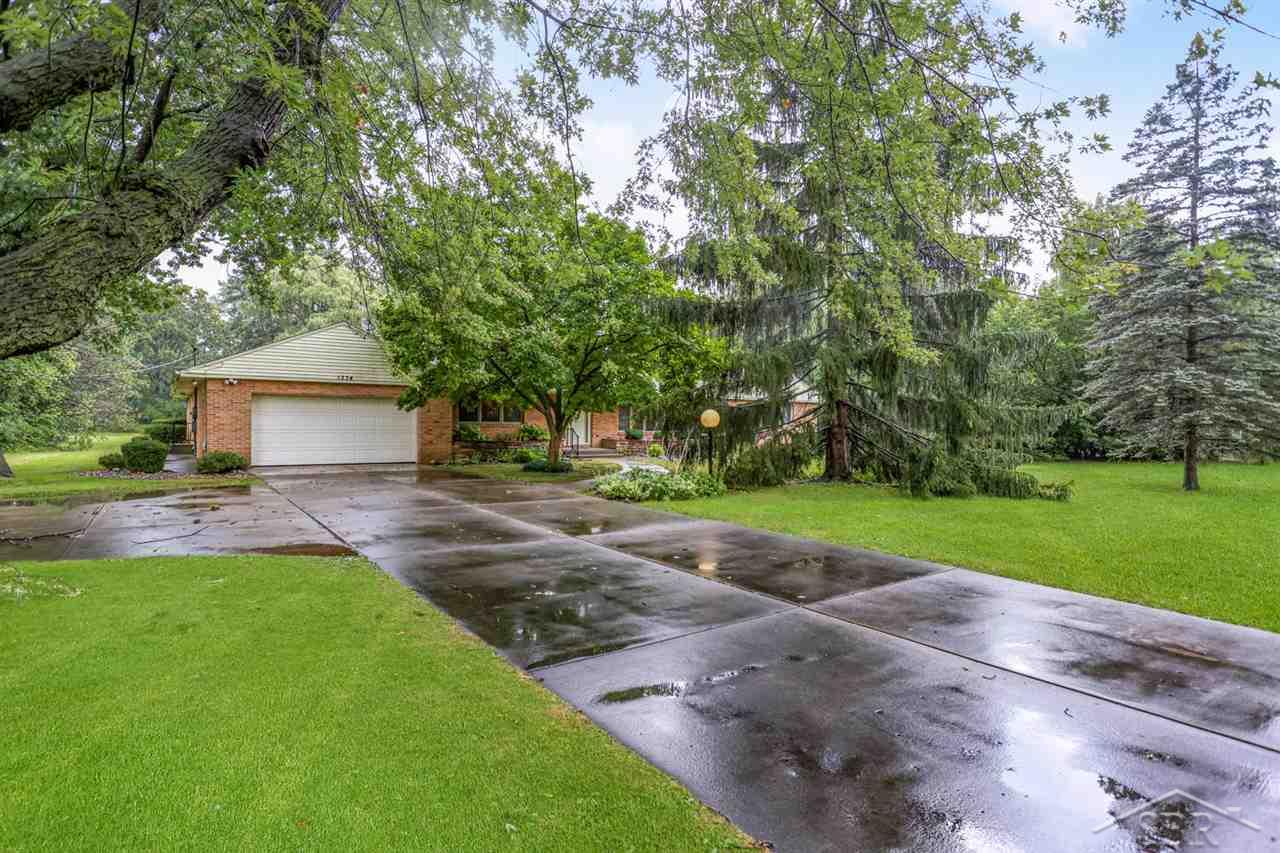 1334 Hemmeter Road Saginaw, MI 48638 - Photo 5 of 54 50053436-4.JPG