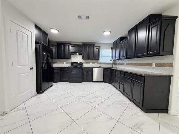 $2,295 | 6360 Forest Trail Circle, Beaumont, TX 77713