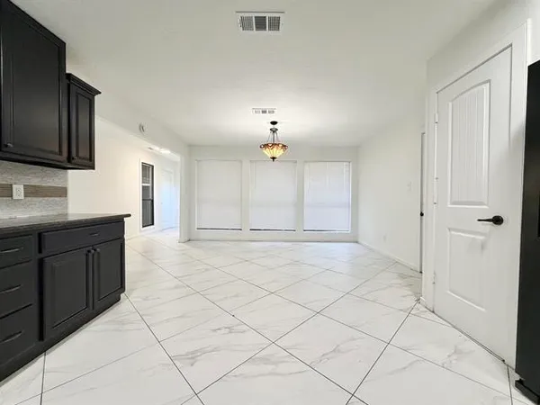 $2,295 | 6360 Forest Trail Circle, Beaumont, TX 77713