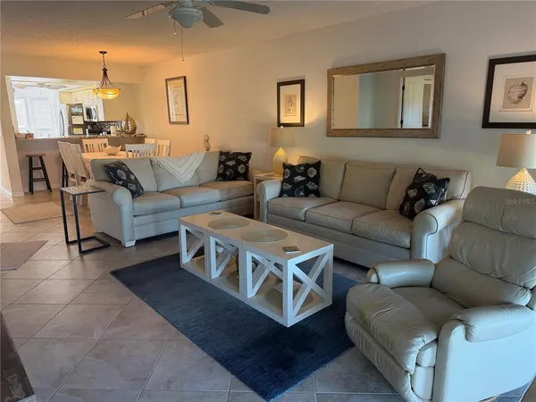 $2,000 | 880 Bird Bay Drive North, Unit 105, Venice, FL 34285