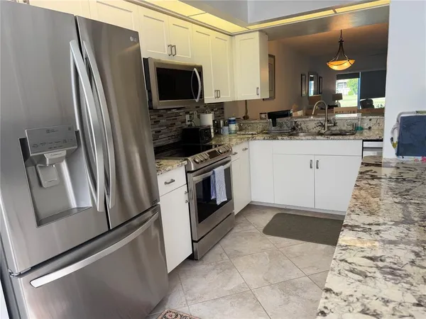 $2,000 | 880 Bird Bay Drive North, Unit 105, Venice, FL 34285