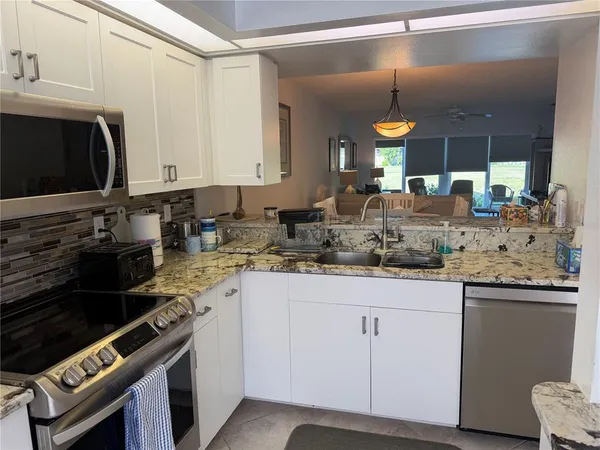 $2,000 | 880 Bird Bay Drive North, Unit 105, Venice, FL 34285