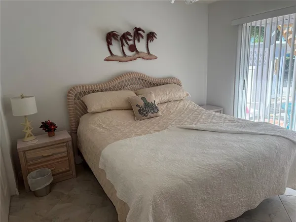 $2,000 | 880 Bird Bay Drive North, Unit 105, Venice, FL 34285