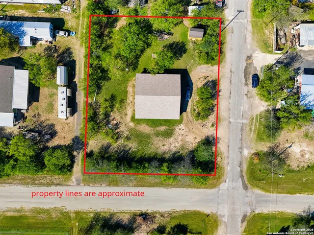 a view of an outdoor space