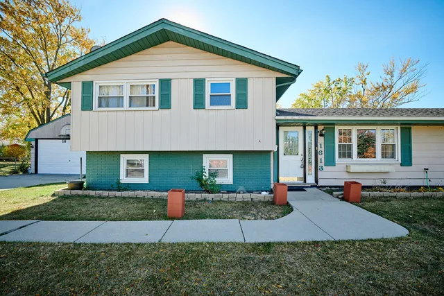 $3,000 | 1613 Hartmann Drive, Schaumburg, IL 60193