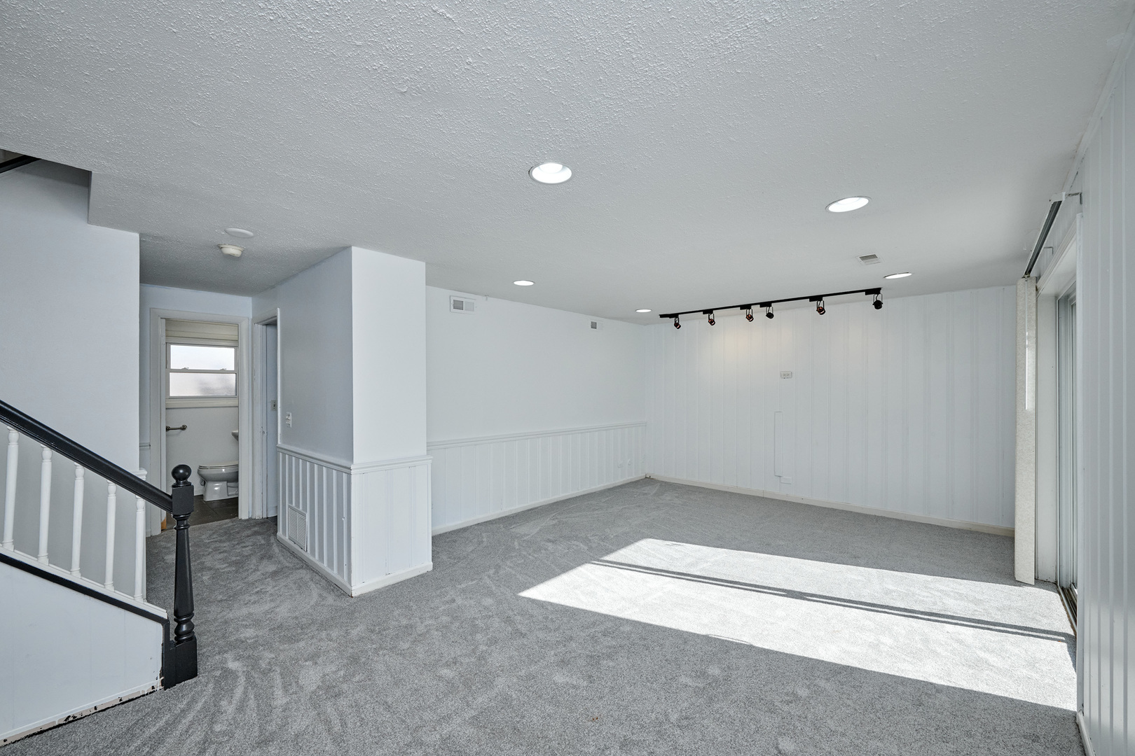 1613 Hartmann Drive Schaumburg, IL 60193 - Photo 18 of 33