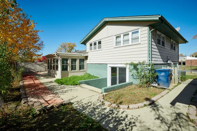 $3,000 | 1613 Hartmann Drive, Schaumburg, IL 60193