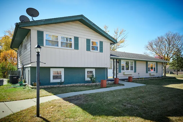 $3,000 | 1613 Hartmann Drive, Schaumburg, IL 60193