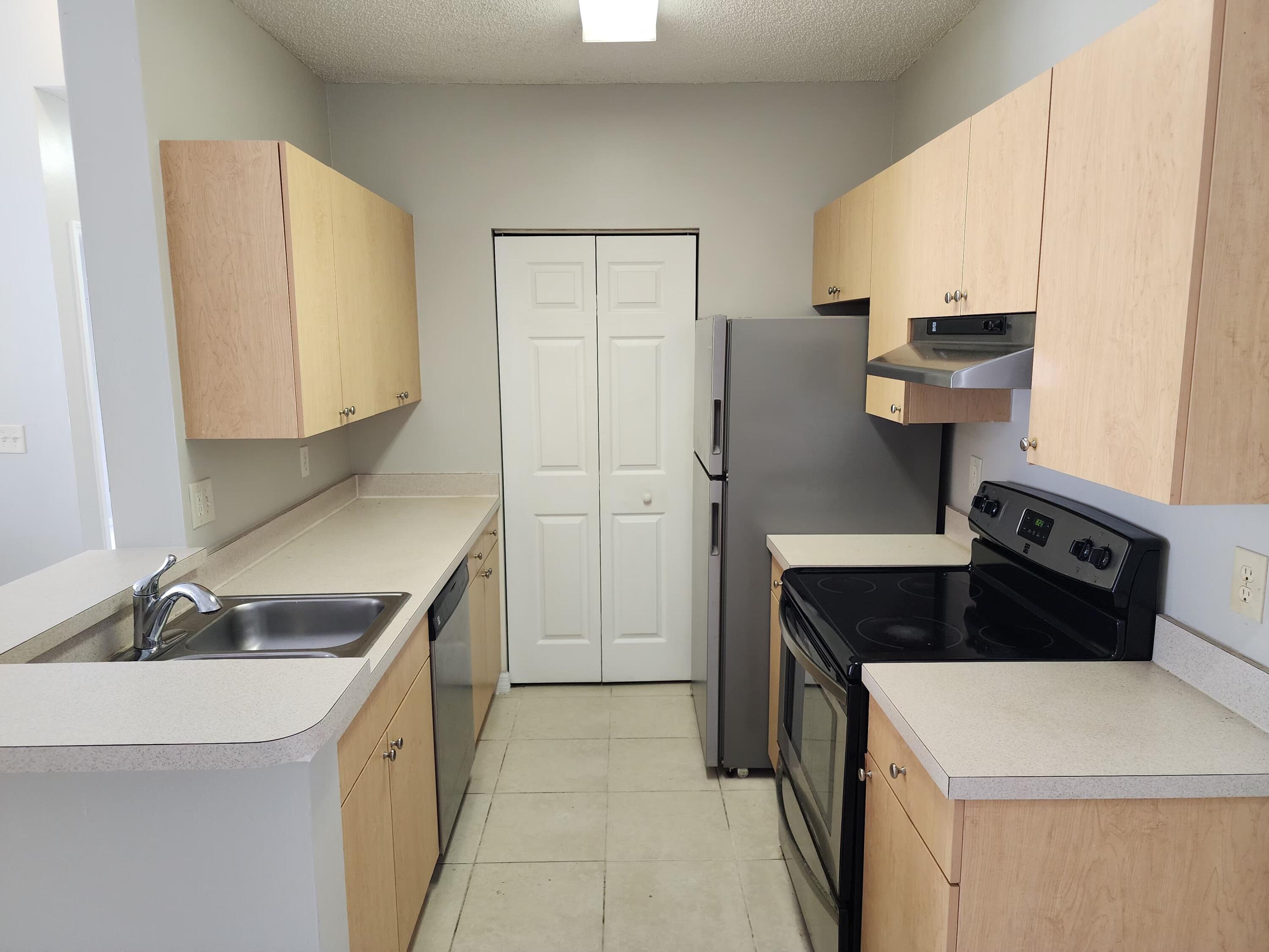 10366 Fox Trail Road South, Unit 1703 Royal Palm Beach, FL 33411 - Photo 7 of 19 f895a02e-9754-4a0b-ad5a-125b20085fb9