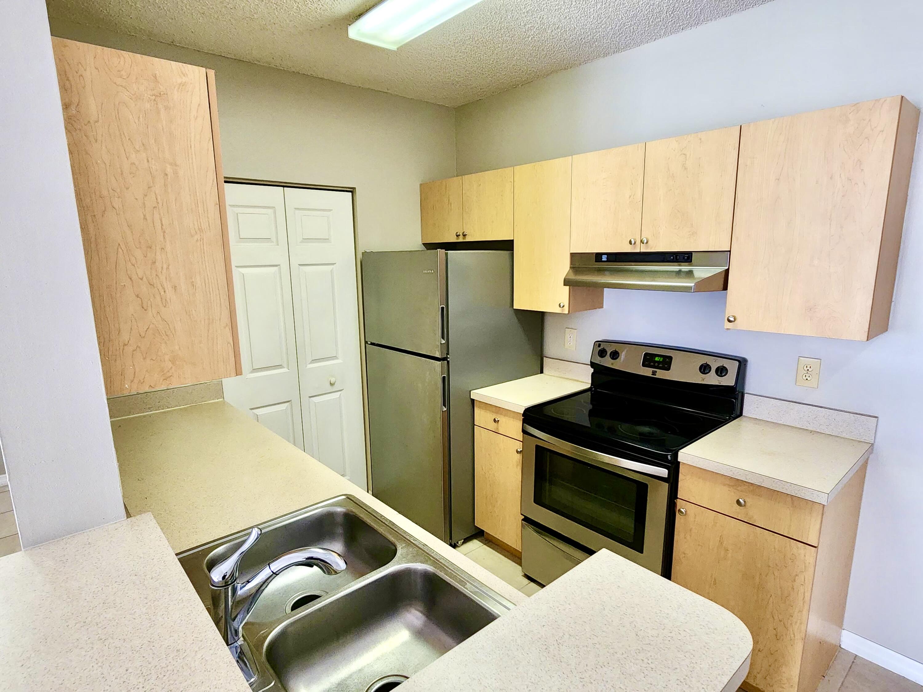 10366 Fox Trail Road South, Unit 1703 Royal Palm Beach, FL 33411 - Photo 8 of 19 41f7557b-2ab8-4f85-8c58-b7a1d3e6c269