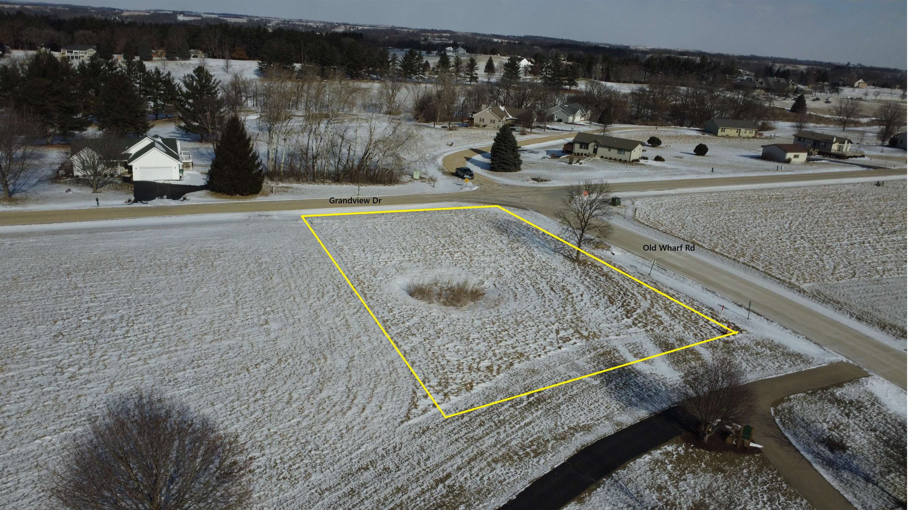 41 Grandview Drive Lanark, IL 61046 - Photo 5 of 7 a view of a living room and a sink