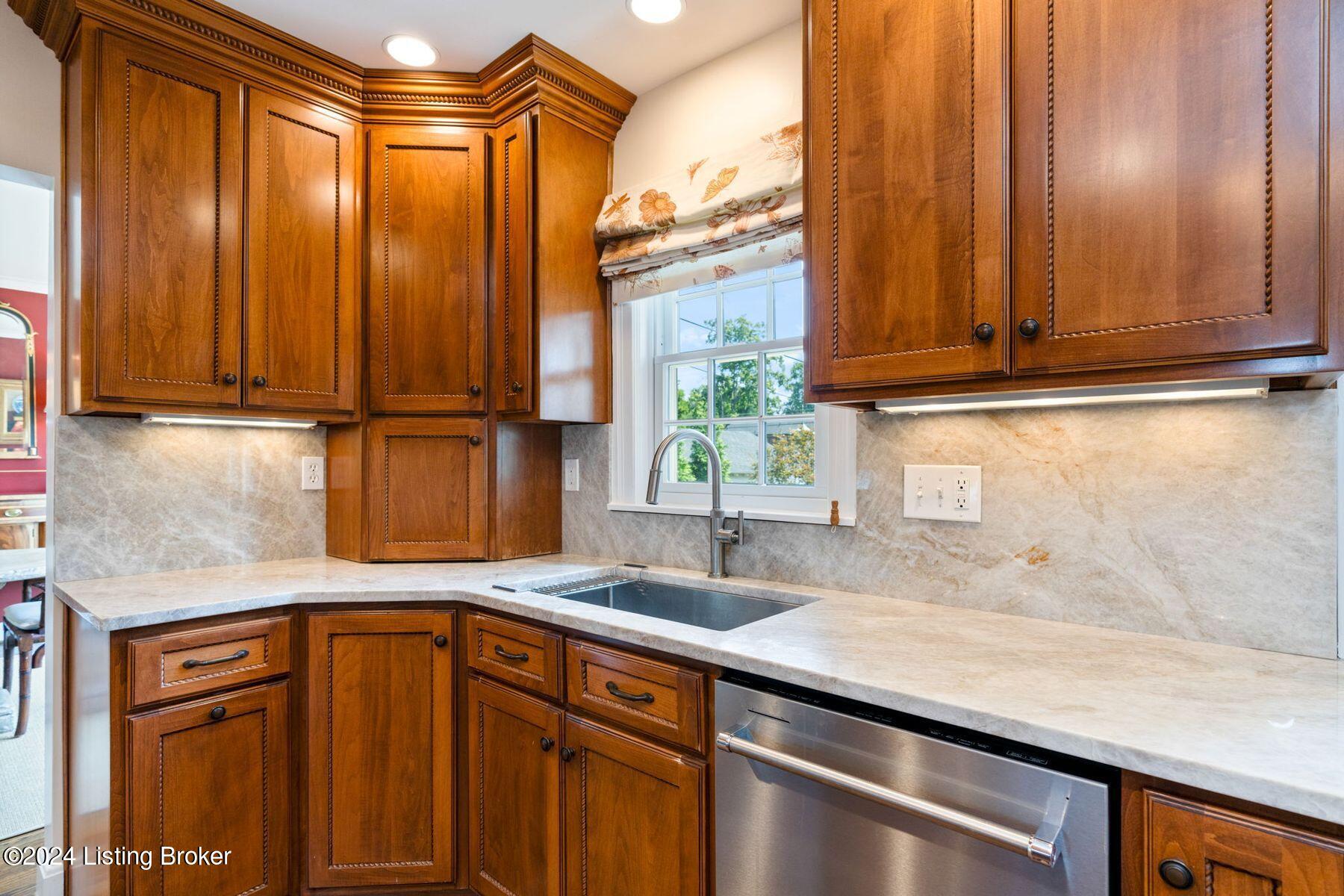 3920 Leland Road Louisville, KY 40207 - Photo 17 of 41 photo_online_017