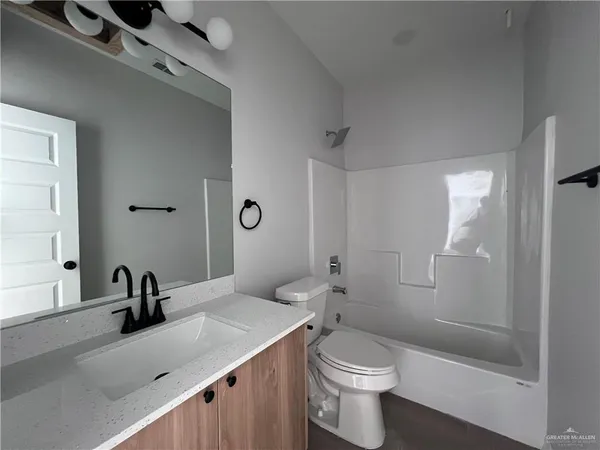 $1,075 | 2309 South Hilltop Avenue, Unit 2, Edinburg, TX 78542