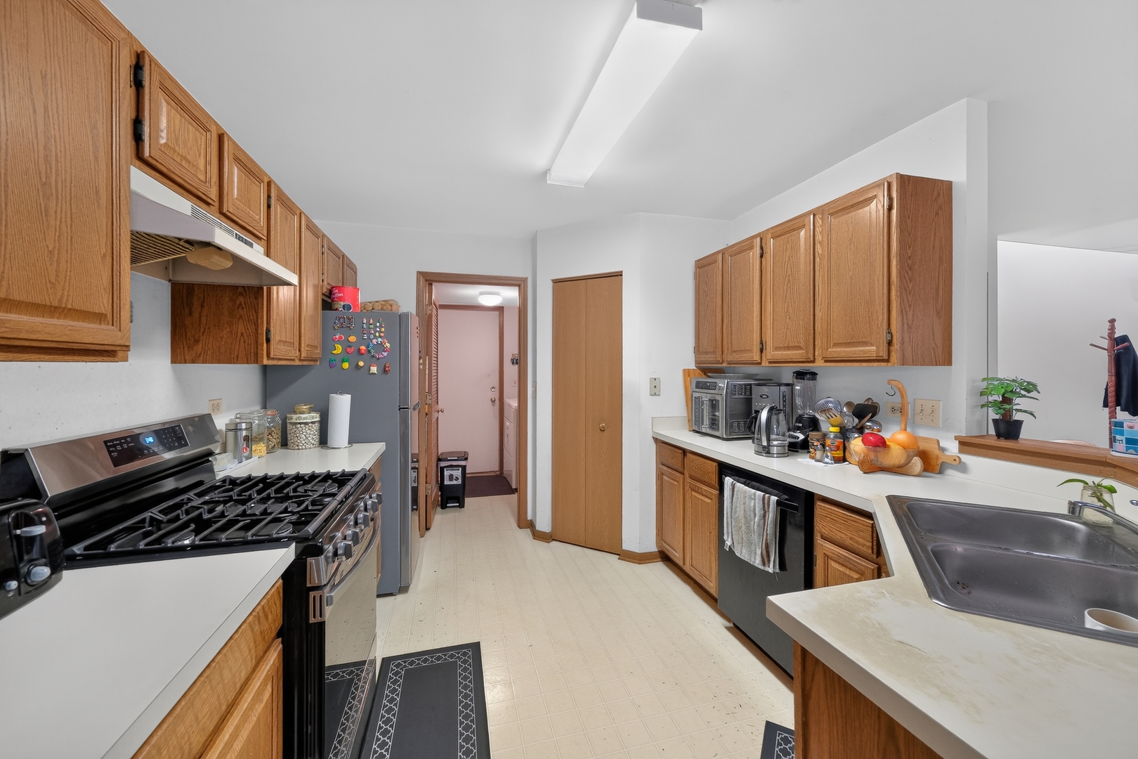 7016 South Stratton Lane Gurnee, IL 60031 - Photo 6 of 19