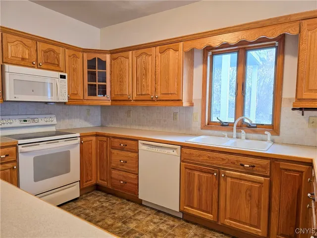 $699,900 | 28 Wedgeworth Drive, West Monroe, NY 13167